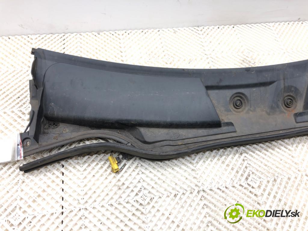 MERCEDES-BENZ W176 liftback 2012 90 kW A 180 (176.042) 1595 Torpédo, plast pod čelné okno A1768300013 (Torpédo (plast pod čelným sklom))