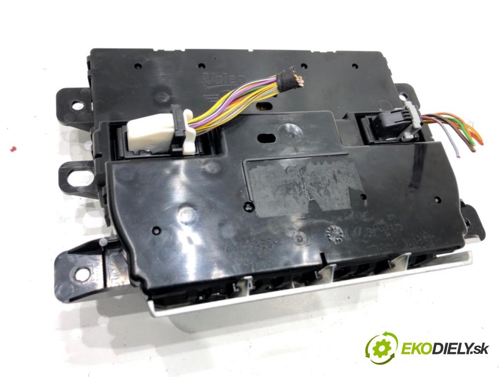 MINI COUNTRYMAN R60 Kombi 2016 140 kW Cooper S ALL4 1598 Panel ovládania kúrenia E1060547 (Prepínacie páčky pod volantom)