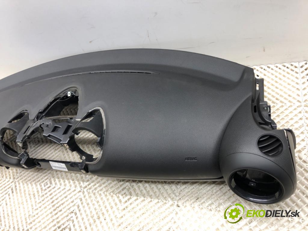 MINI COUNTRYMAN R60 Kombi 2016 140 kW Cooper S ALL4 1598 palubní doska  (Palubní deska)