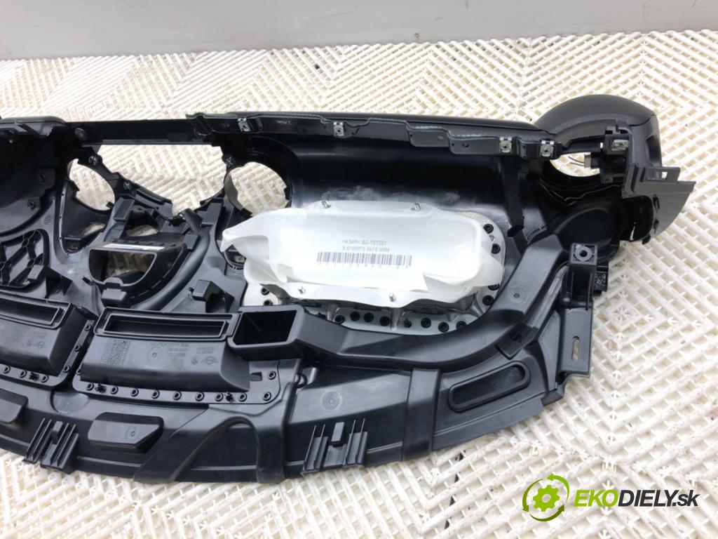 MINI COUNTRYMAN R60 Kombi 2016 140 kW Cooper S ALL4 1598 palubní doska  (Palubní deska)