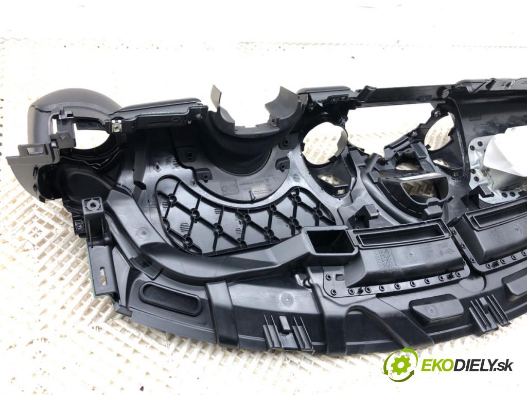 MINI COUNTRYMAN R60 Kombi 2016 140 kW Cooper S ALL4 1598 palubní doska  (Palubní deska)