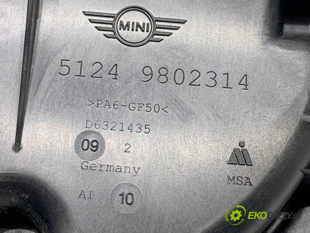 MINI COUNTRYMAN R60 Kombi 2016 140 kW Cooper S ALL4 1598 klika dveří zadní část 9802314