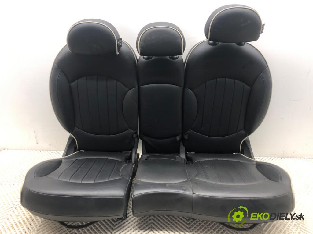 MINI COUNTRYMAN R60 Kombi 2016 140 kW Cooper S ALL4 1598 sedadlo druhý VLÁDA: 