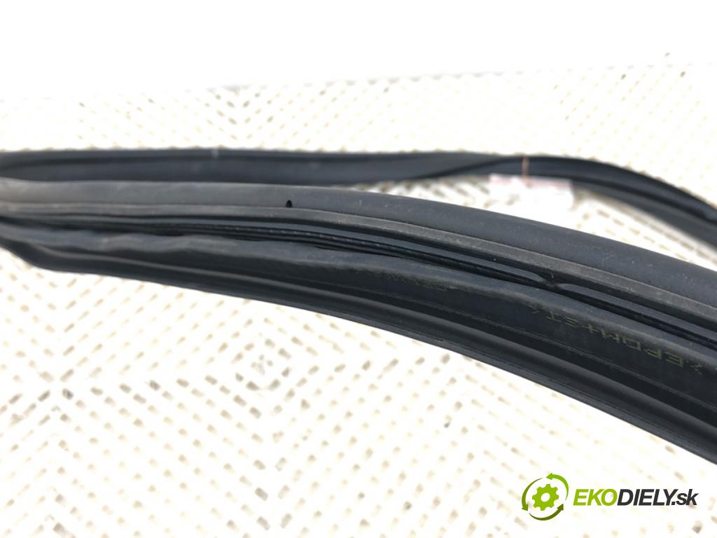 MINI COUNTRYMAN R60 Kombi 2016 140 kW Cooper S ALL4 1598 těsnění dveře zadní část pravá 9808549 (Karoserie ostatní)