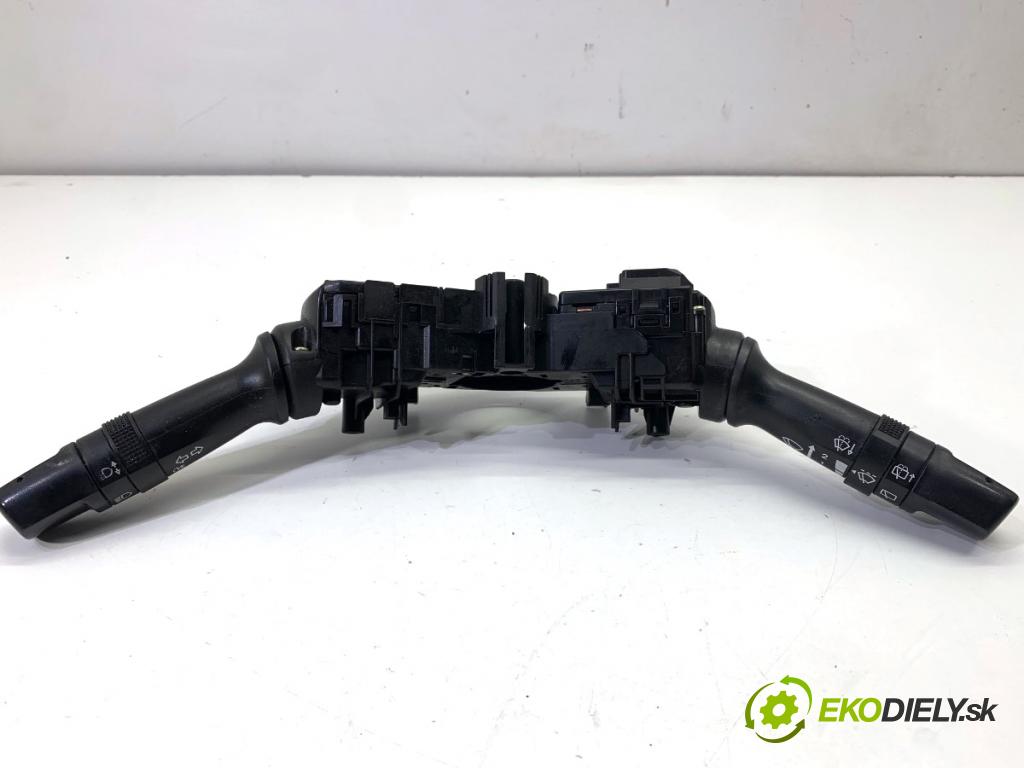 KIA CEED Kombi 2012 94 kW 1.6 CRDi 128 1582 Prepínač kombinovaný 93420-2K560 (Prepínacie páčky pod volantom)