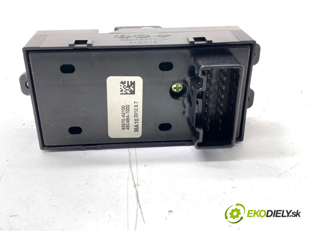 KIA CEED Kombi 2012 94 kW 1.6 CRDi 128 1582 Prepínač okien 93570-A2100 (Prepínacie páčky pod volantom)