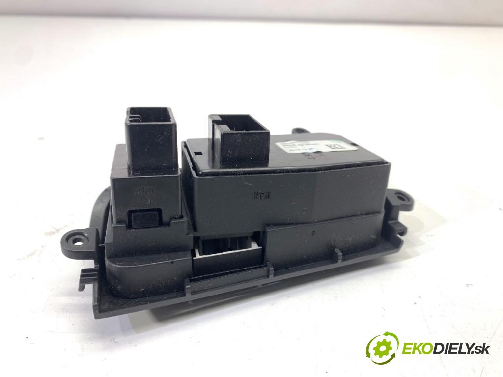 KIA CEED Kombi 2012 94 kW 1.6 CRDi 128 1582 Prepínač nastavenia svetiel 49D10H-1000 (Prepínacie páčky pod volantom)