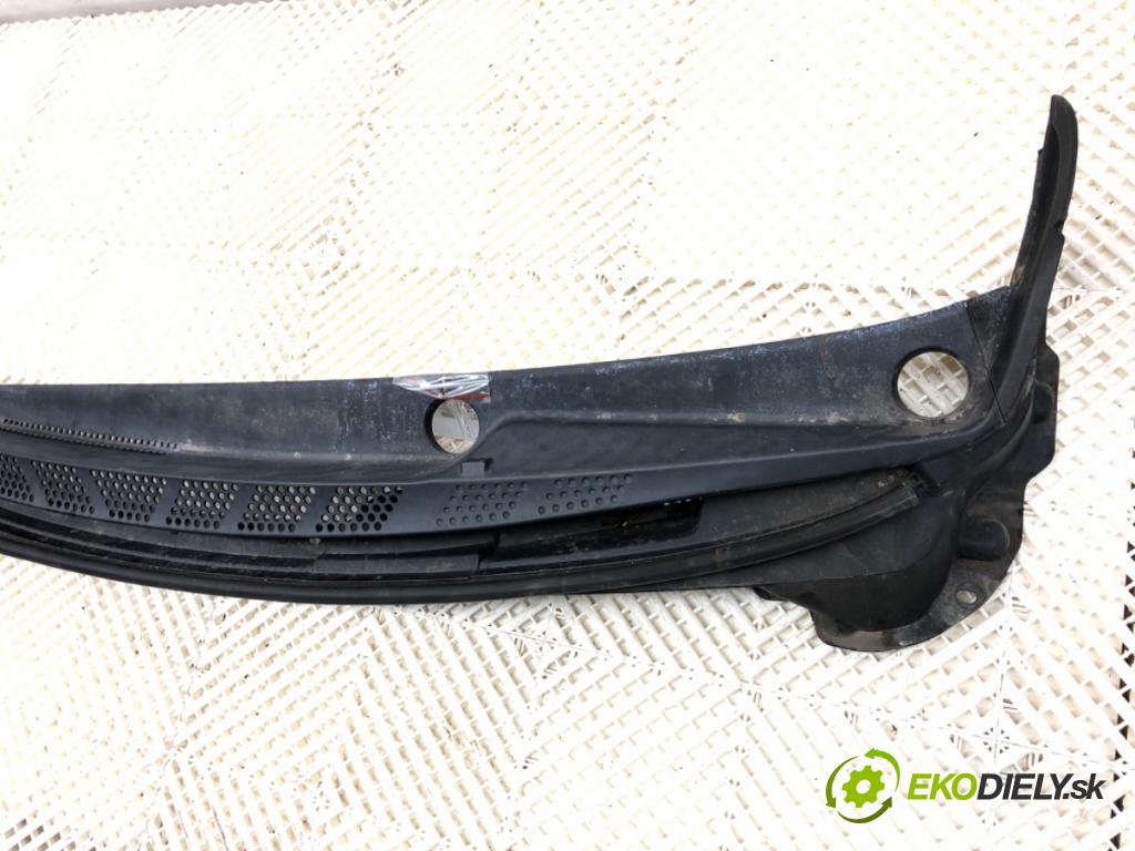 KIA CEED Kombi 2012 94 kW 1.6 CRDi 128 1582 Torpédo, plast pod čelné okno 86151-A2000 (Torpédo (plast pod čelným sklom))