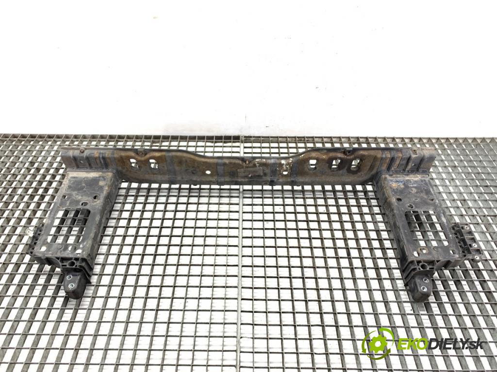 KIA CEED Kombi 2012 94 kW 1.6 CRDi 128 1582 držák přední část  (Přední výztuha)