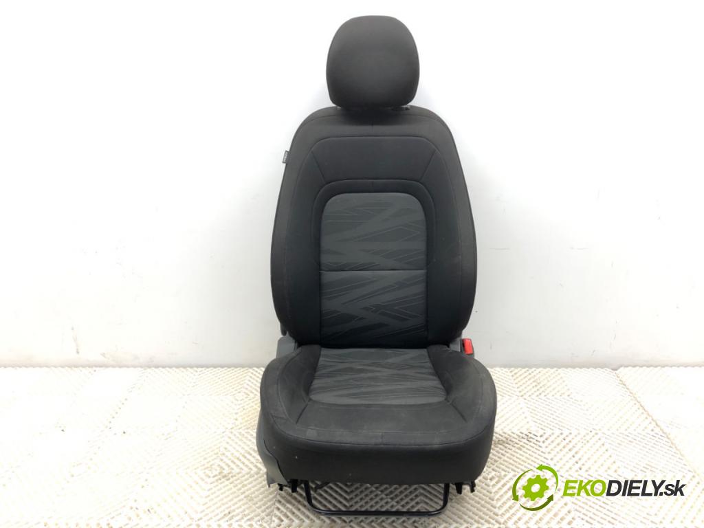 KIA CEED Kombi 2012 94 kW 1.6 CRDi 128 1582 sedadlo pravý přední část 