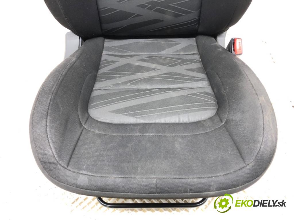 KIA CEED Kombi 2012 94 kW 1.6 CRDi 128 1582 sedadlo pravý přední část