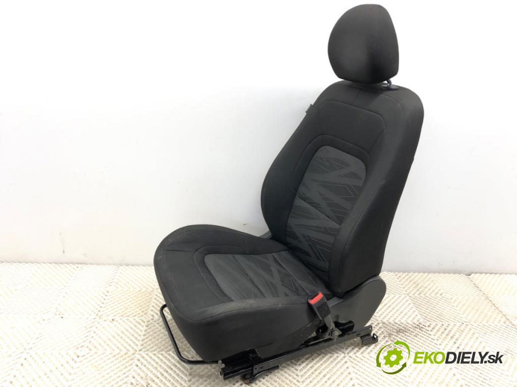 KIA CEED Kombi 2012 94 kW 1.6 CRDi 128 1582 sedadlo pravý přední část