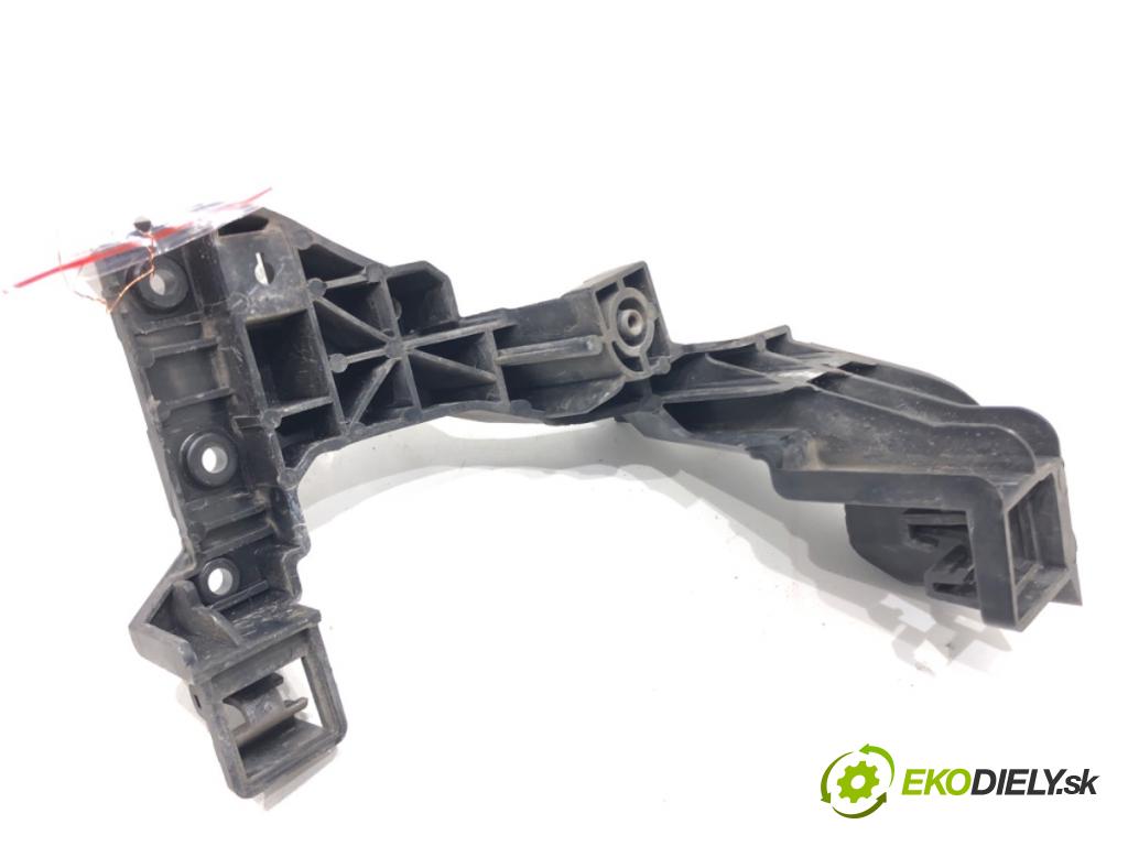 KIA CEED Kombi 2012 94 kW 1.6 CRDi 128 1582 úchyt nárazníka levý přední část