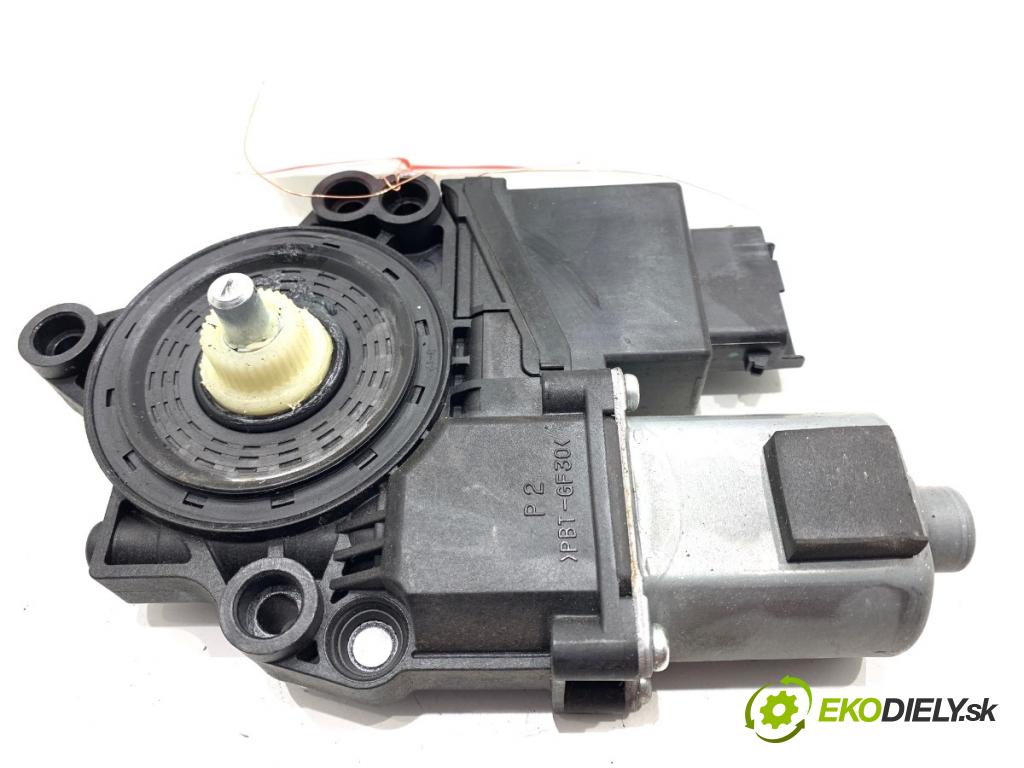 KIA CEED Kombi 2012 94 kW 1.6 CRDi 128 1582 motor sťahovaní okna levý přední část 82450-A2010