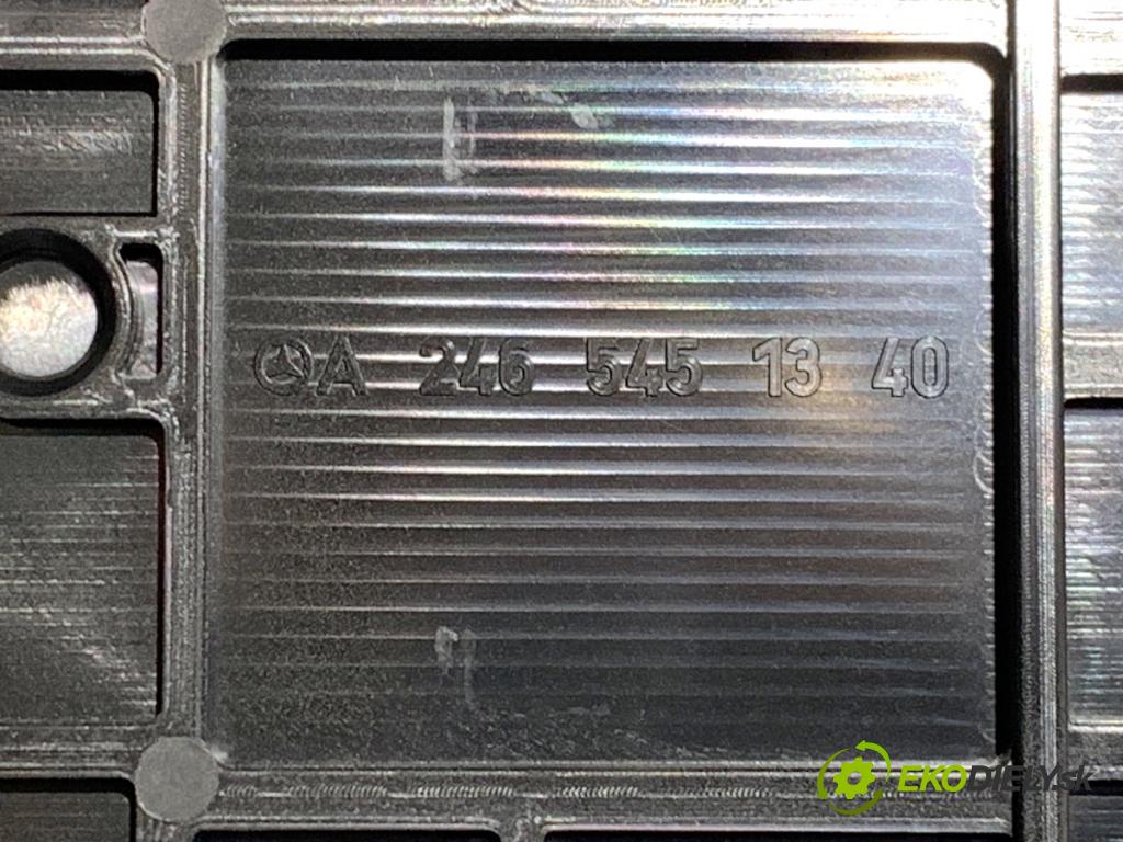 MERCEDES-BENZ W176 liftback 2012 90 kW A 180 (176.042) 1595 Skrinka poistková A2465400040 (Poistková skrinka)