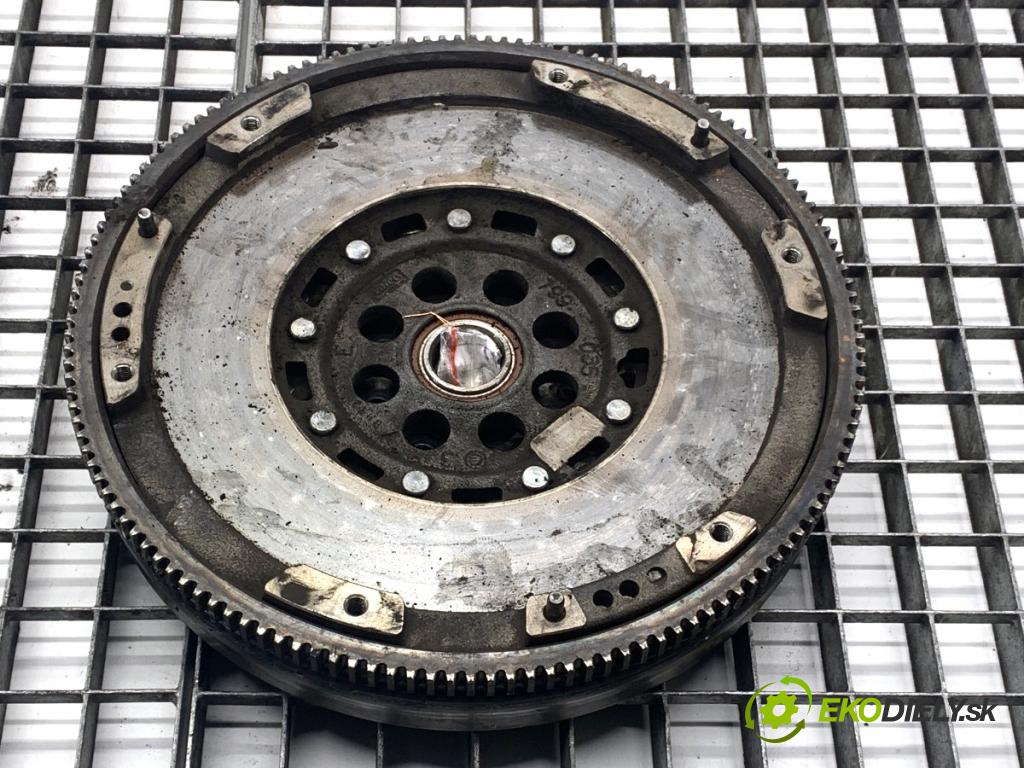 MERCEDES-BENZ W176 liftback 2012 90 kW A 180 (176.042) 1595 kolo dvojhmota 