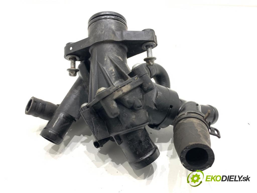 MERCEDES-BENZ W176 liftback 2012 90 kW A 180 (176.042) 1595 obal termostatu A2702000415 (Pouzdro termostatu)