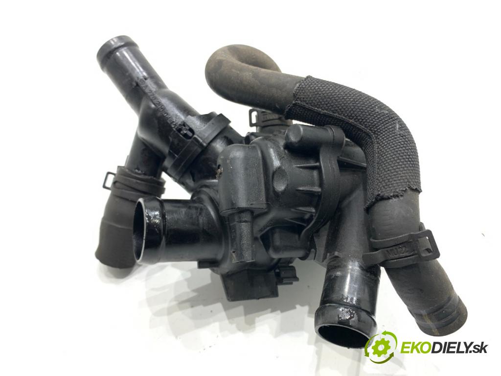 MERCEDES-BENZ W176 liftback 2012 90 kW A 180 (176.042) 1595 obal termostatu A2702000415 (Pouzdro termostatu)