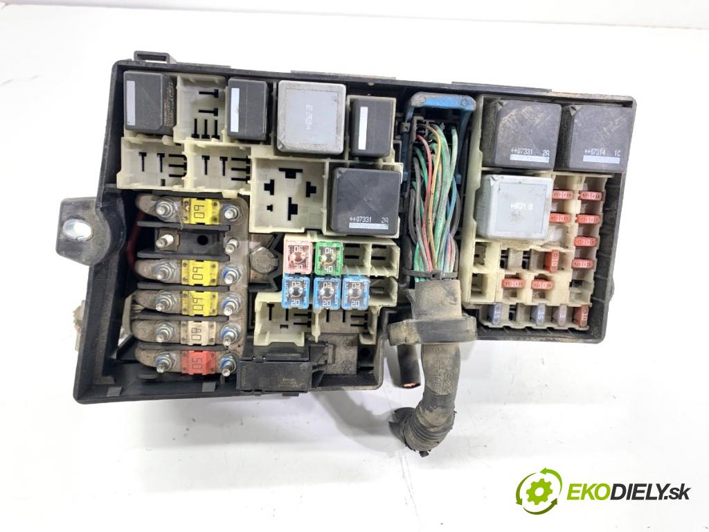 FORD FOCUS C-MAX nadwozie wielkoprzestrzenne (MPV) 2007 85 kW 1.8 TDCi 1753 Skrinka poistková  (Poistková skrinka)