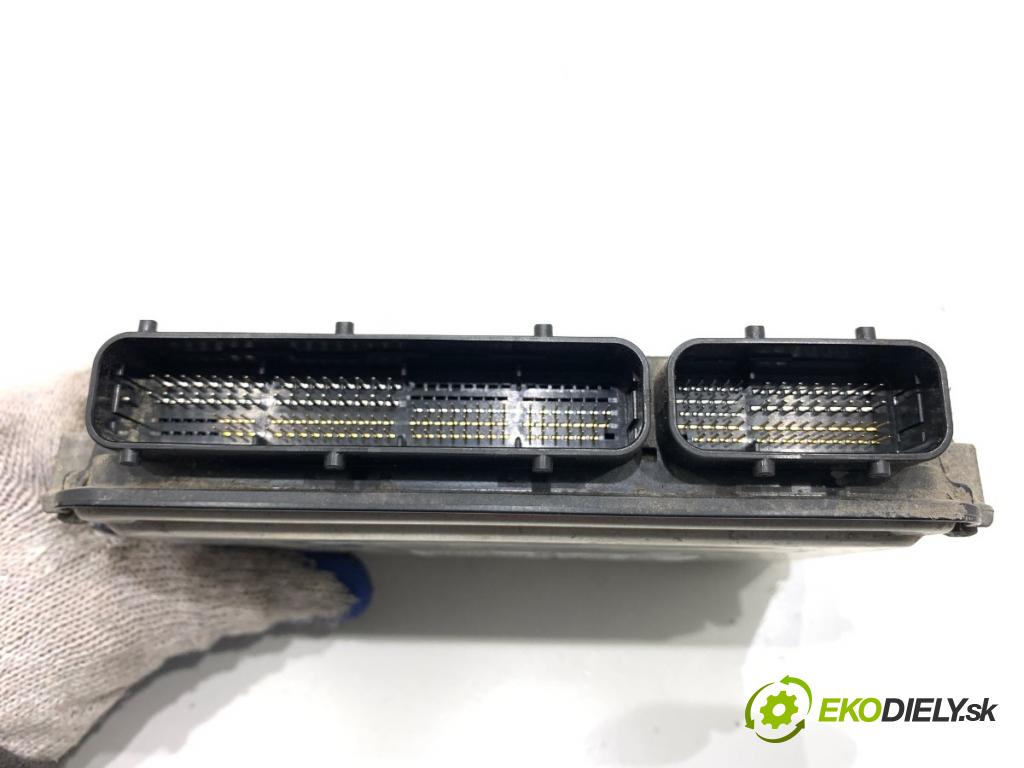 TOYOTA YARIS III liftback 2017 51 kW 1.0 (KSP130_) 998 riadiaca jednotka Motor 89661-0U111 0261S18601 (Riadiaca jednotka)