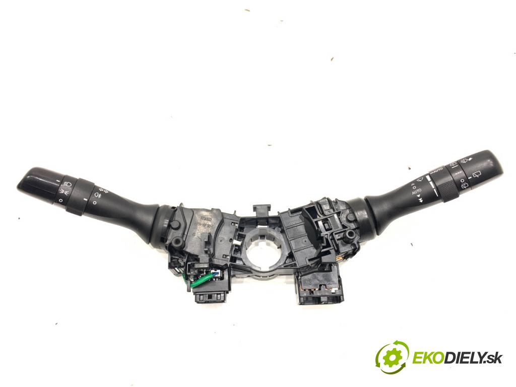 TOYOTA YARIS III liftback 2017 51 kW 1.0 (KSP130_) 998 Prepínač kombinovaný  (Prepínacie páčky pod volantom)