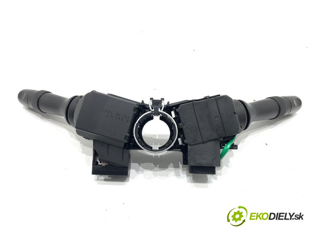 TOYOTA YARIS III liftback 2017 51 kW 1.0 (KSP130_) 998 Prepínač kombinovaný  (Prepínacie páčky pod volantom)