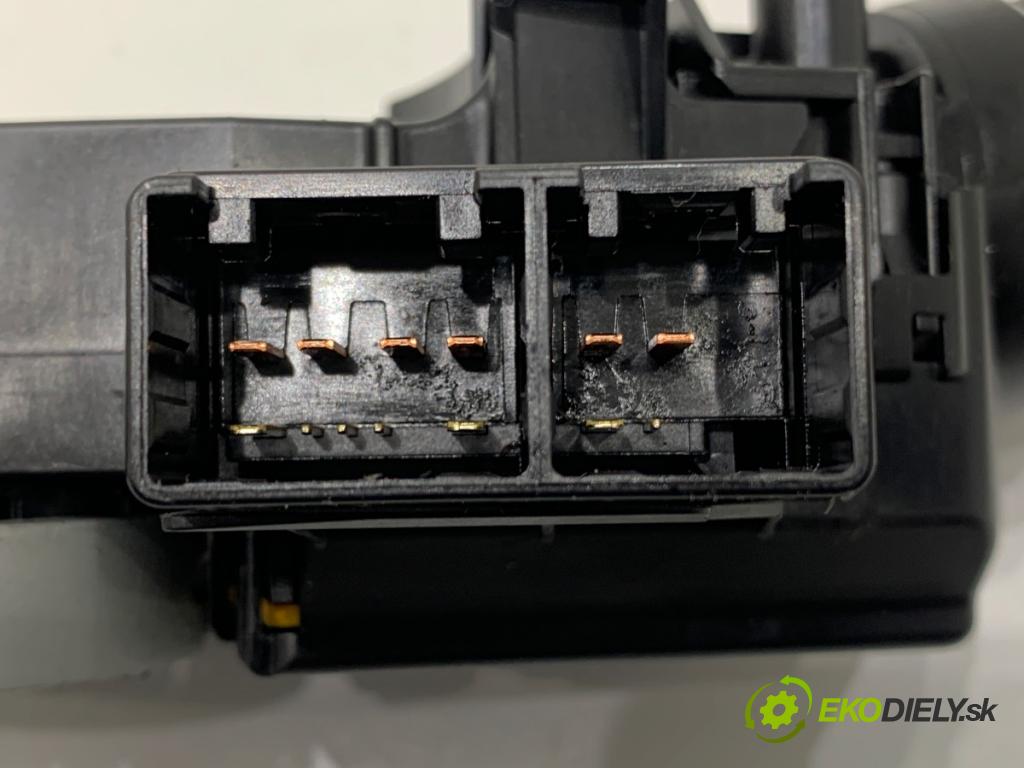 TOYOTA YARIS III liftback 2017 51 kW 1.0 (KSP130_) 998 Prepínač kombinovaný  (Prepínacie páčky pod volantom)