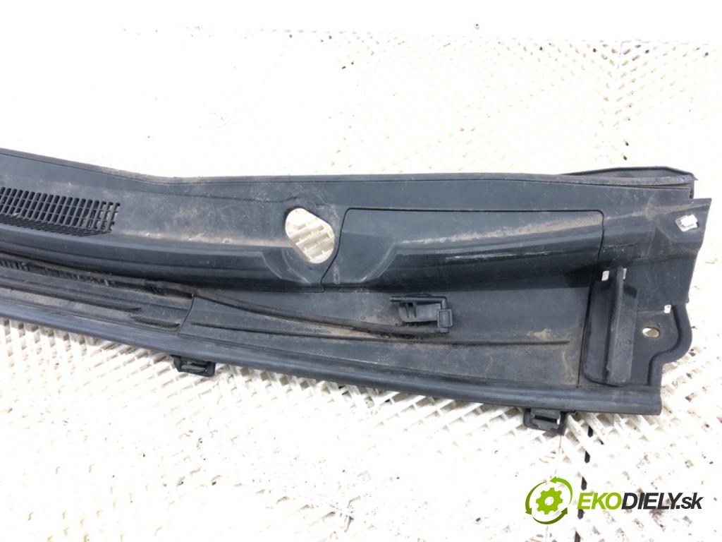 TOYOTA YARIS III liftback 2017 51 kW 1.0 (KSP130_) 998 Torpédo, plast pod čelné okno 55781-0D400 (Torpédo (plast pod čelným sklom))