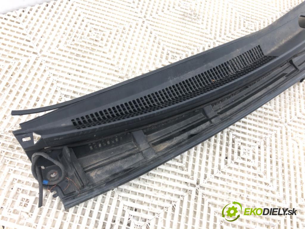 TOYOTA YARIS III liftback 2017 51 kW 1.0 (KSP130_) 998 Torpédo, plast pod čelné okno 55781-0D400 (Torpédo (plast pod čelným sklom))