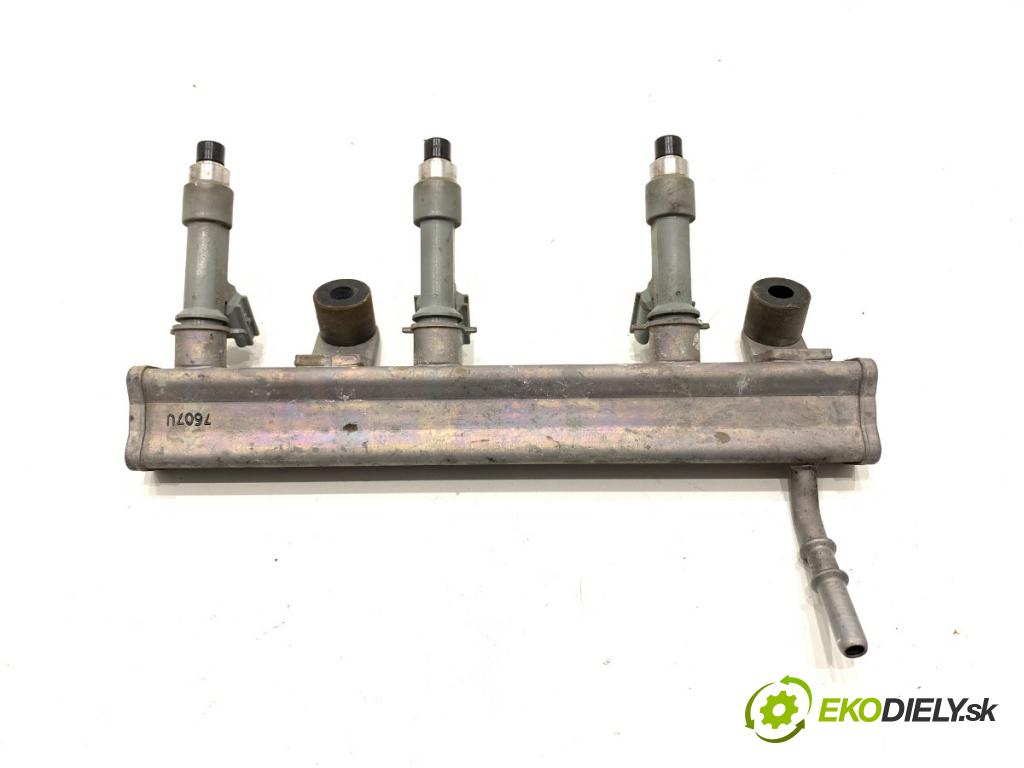 TOYOTA YARIS III liftback 2017 51 kW 1.0 (KSP130_) 998 Lišta vstrekovacia 23250-0Q030 (Vstrekovacia lišta)