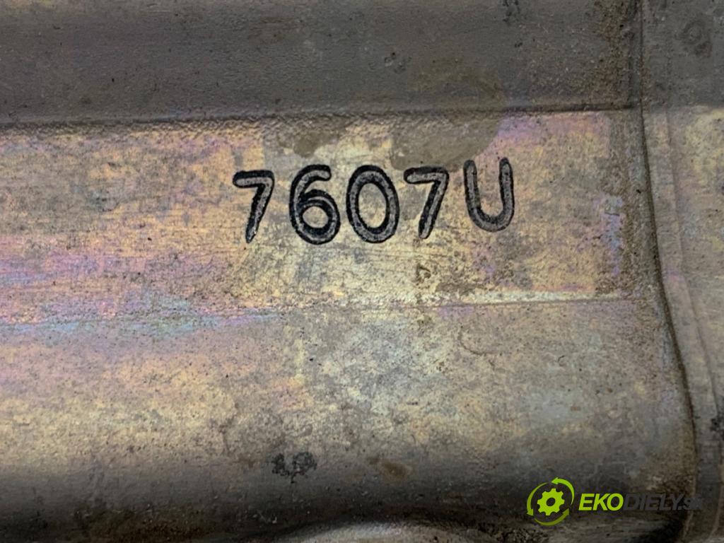 TOYOTA YARIS III liftback 2017 51 kW 1.0 (KSP130_) 998 Lišta vstrekovacia 23250-0Q030 (Vstrekovacia lišta)