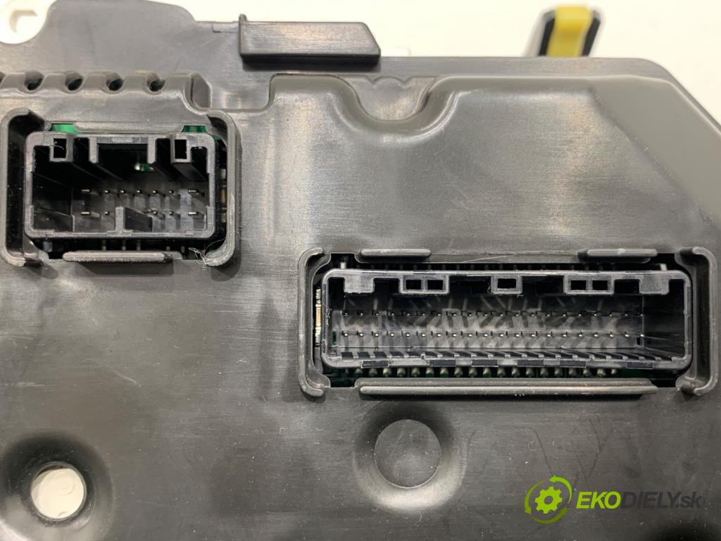 TOYOTA YARIS III liftback 2017 51 kW 1.0 (KSP130_) 998 Prístrojovka 83800-F5760 (Prístrojová doska)