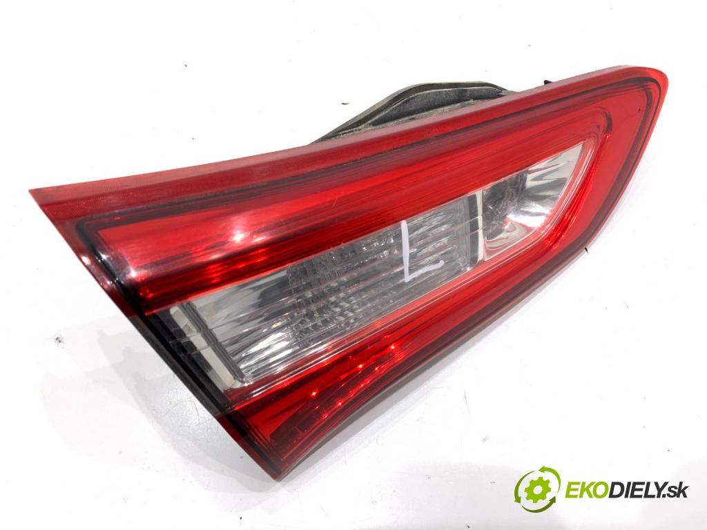 TOYOTA YARIS III liftback 2017 51 kW 1.0 (KSP130_) 998 světlo zadní část levá strana vnitřní  (Klika dveří ostatní)