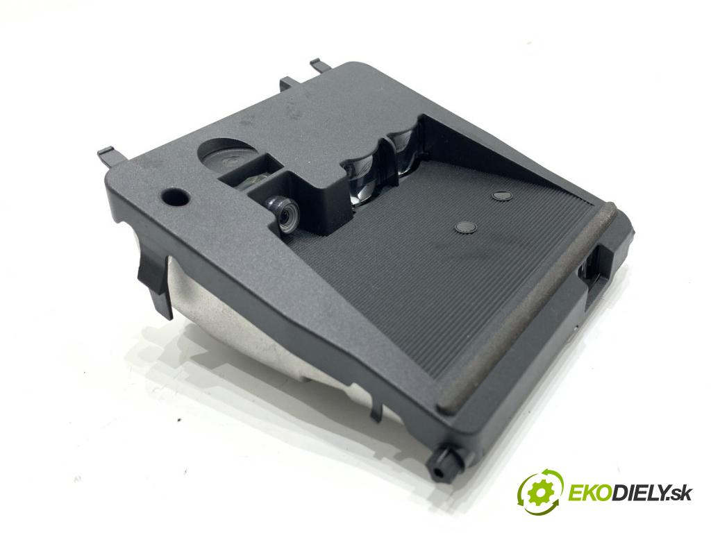 TOYOTA YARIS III liftback 2017 51 kW 1.0 (KSP130_) 998 KAMERA 88181-0D020