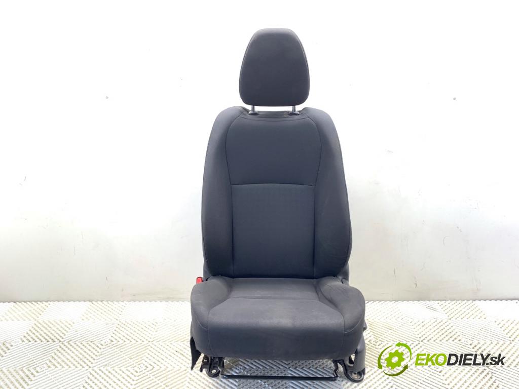 TOYOTA YARIS III liftback 2017 51 kW 1.0 (KSP130_) 998 sedadlo levý přední část 