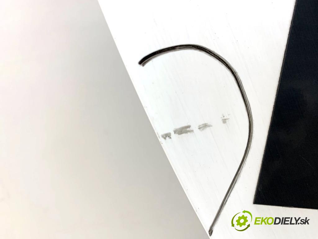 TOYOTA YARIS III liftback 2017 51 kW 1.0 (KSP130_) 998 dveře pravý zadní část