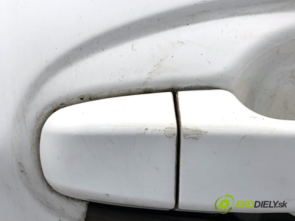 TOYOTA YARIS III liftback 2017 51 kW 1.0 (KSP130_) 998 dveře pravý zadní část