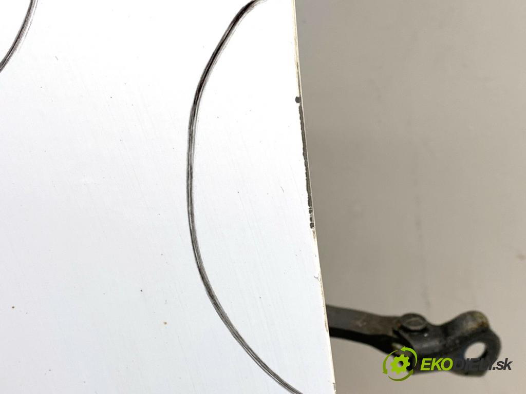 TOYOTA YARIS III liftback 2017 51 kW 1.0 (KSP130_) 998 dveře pravý přední část