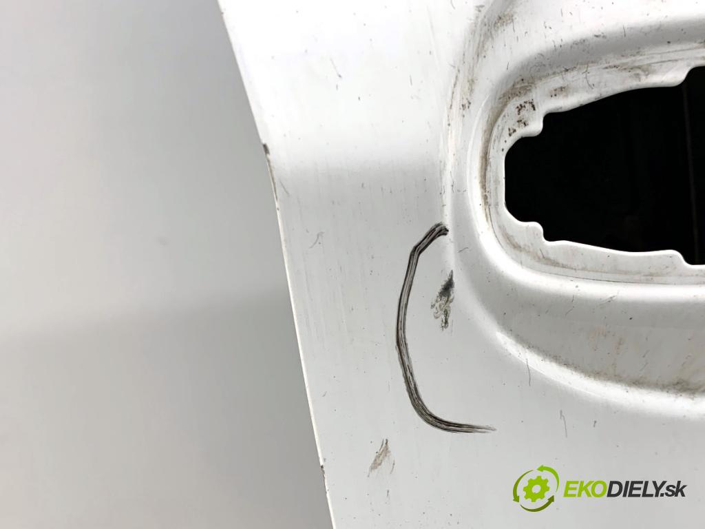 TOYOTA YARIS III liftback 2017 51 kW 1.0 (KSP130_) 998 dveře pravý přední část