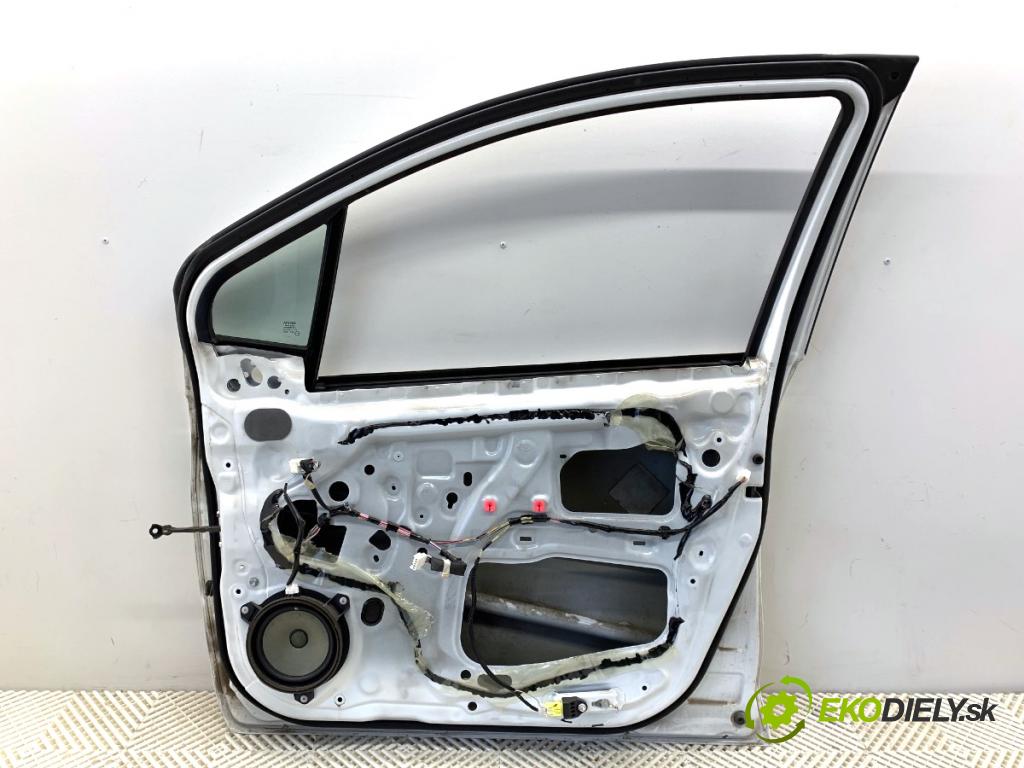TOYOTA YARIS III liftback 2017 51 kW 1.0 (KSP130_) 998 Dvere pravy predný