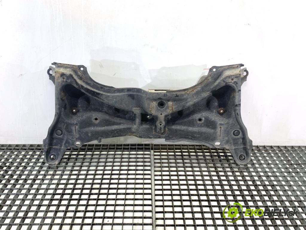 TOYOTA YARIS III liftback 2017 51 kW 1.0 (KSP130_) 998 výztuha pod motor  (Přední výztuha)