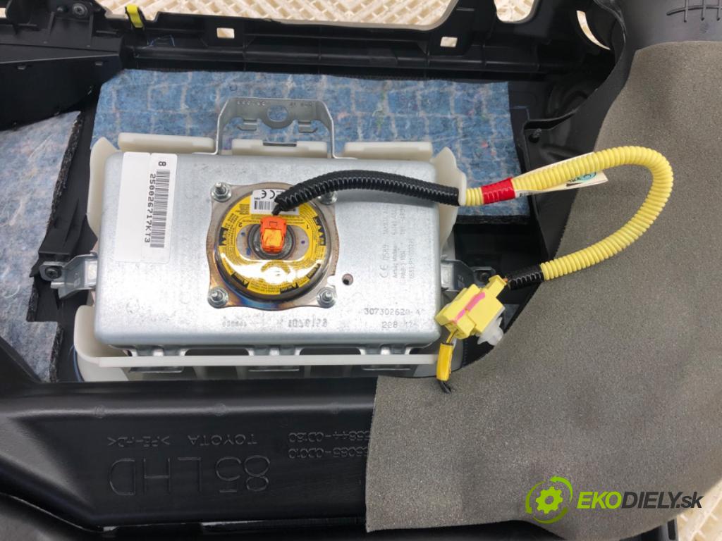 TOYOTA YARIS III liftback 2017 51 kW 1.0 (KSP130_) 998 palubní doska POLŠTÁŘ: spolujezdce 55302-0D180