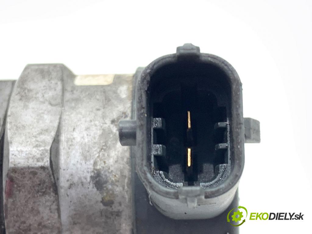 VOLVO S80 II sedan 2012 120 kW D3 / D4 1984 Regulátor tlaku paliva 0281002990 (Palivový systém ostatné)