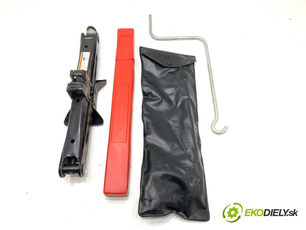 TOYOTA YARIS III liftback 2017 51 kW 1.0 (KSP130_) 998 Súprava náradia 