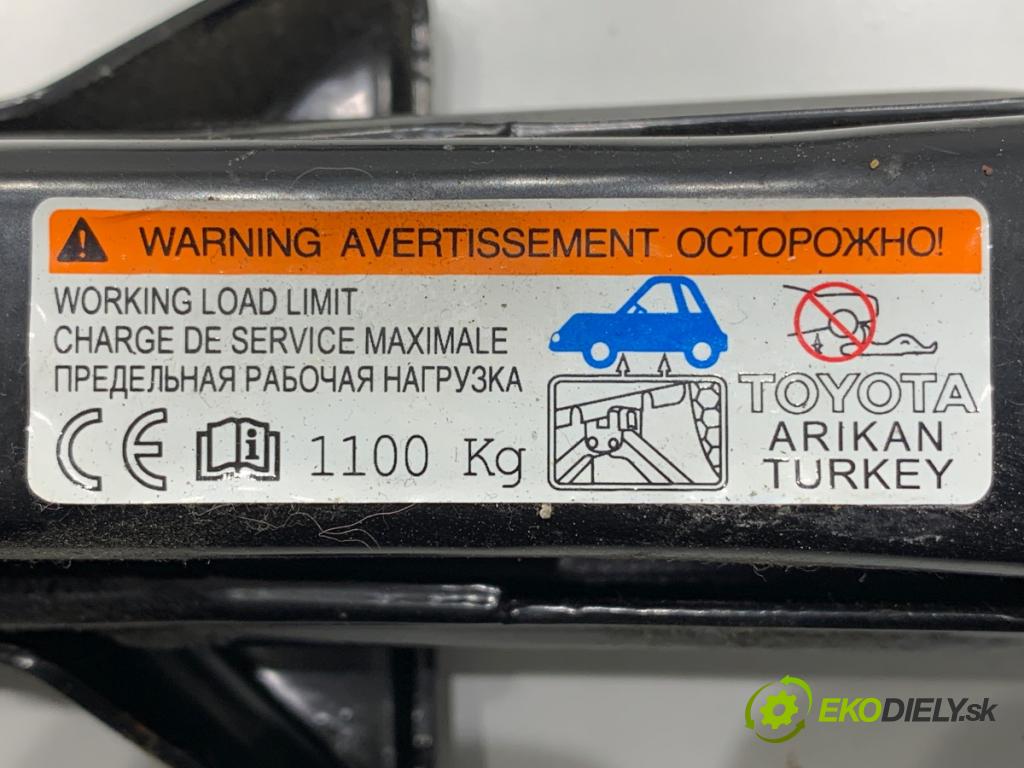 TOYOTA YARIS III liftback 2017 51 kW 1.0 (KSP130_) 998 Súprava náradia