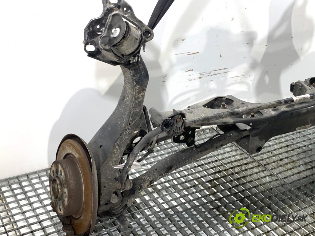 MINI CLUBMAN F54 Kombi 2019 100 kW Cooper 1499 výztuha zadní část