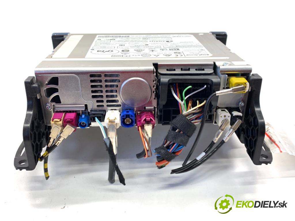 MINI CLUBMAN F54 Kombi 2019 100 kW Cooper 1499 RADIO mavigace 9437389 (Audio zařízení)