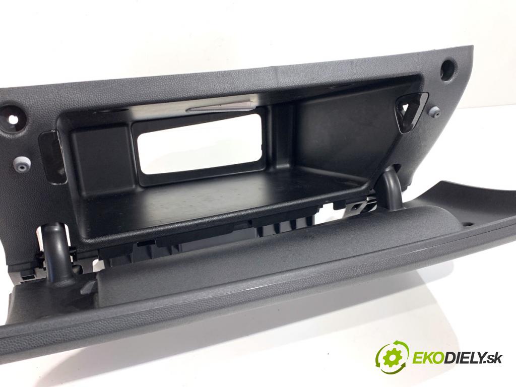 MINI CLUBMAN F54 Kombi 2019 100 kW Cooper 1499 Priehradka, kastlík spolujazdca  (Priehradka (kastlík))