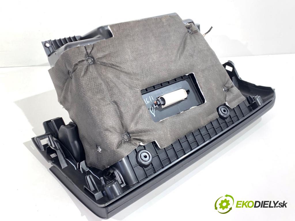 MINI CLUBMAN F54 Kombi 2019 100 kW Cooper 1499 Priehradka, kastlík spolujazdca  (Priehradka (kastlík))