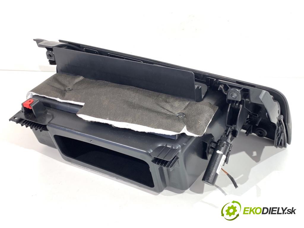 MINI CLUBMAN F54 Kombi 2019 100 kW Cooper 1499 Priehradka, kastlík spolujazdca  (Priehradka (kastlík))